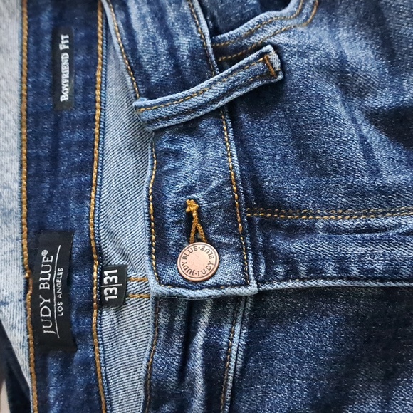 Judy Blue Boyfriend Jeans with  Classic Medium Wash - Picture 8 of 9